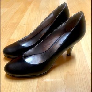Anne Klein Size 9 3-inch Heels